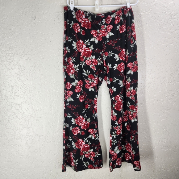 NO Comment NY Bell Bottom Black W/ Red Rose Pants Women's +Size 3X - Picture 1 of 5